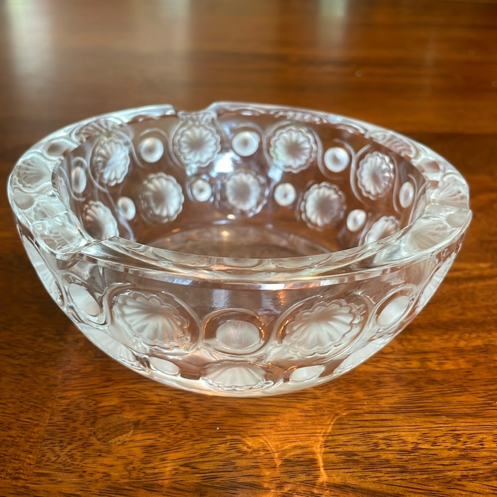 VINTAGE LALIQUE CRYSTAL SEASHELL & DOTS ASHTRAY